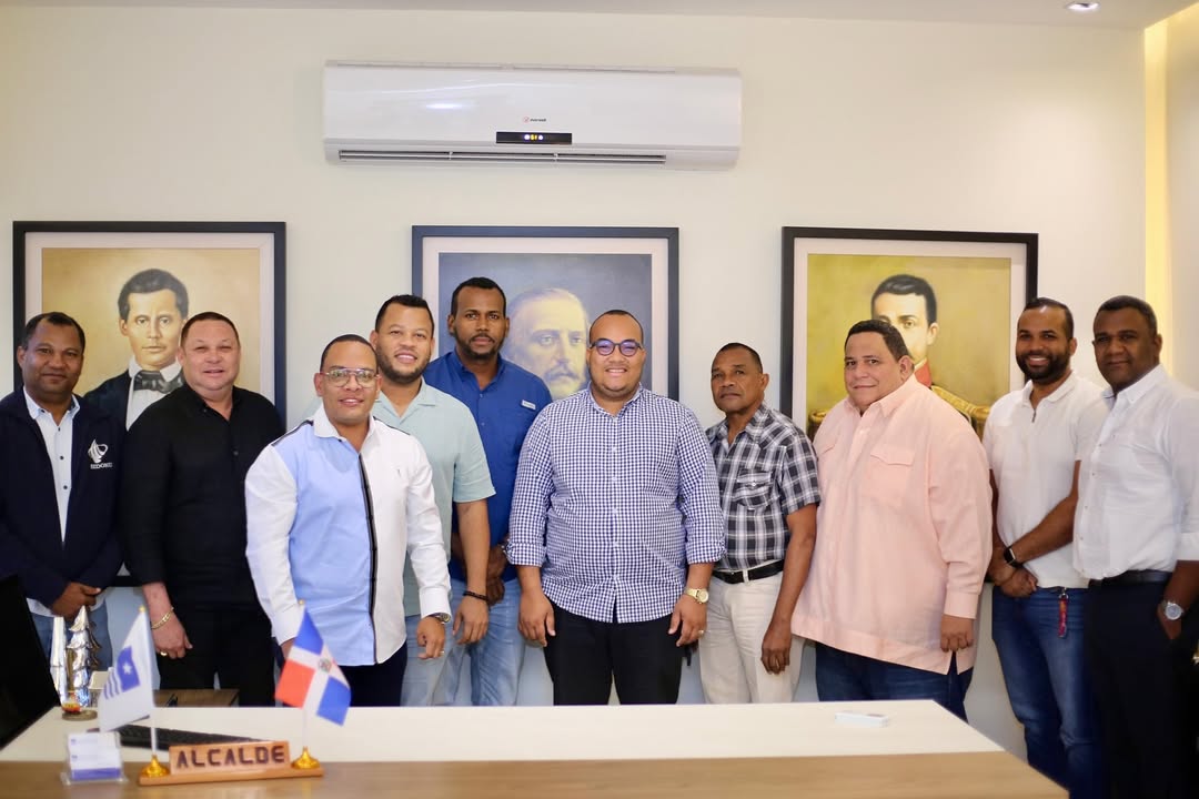 Alcalde Alberto Beltré participa en reunión para la conformación de la Mancomunidad de Compostela en la provincia de Azua